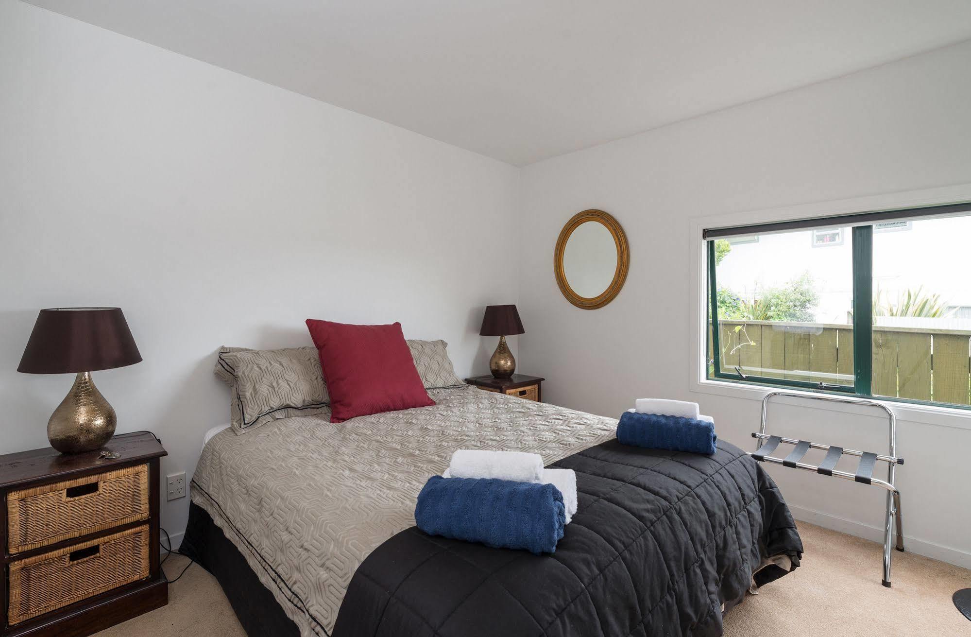 Lakeside City Apartments - Penthouse And Studio Rotorua Exterior photo